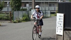 白ヘル自転車通学のセーラー服女学生を秘密基地に連れ込み輪姦するwww