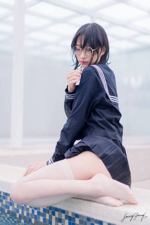 cb45852f s - 制服女子のすべすべふともも集