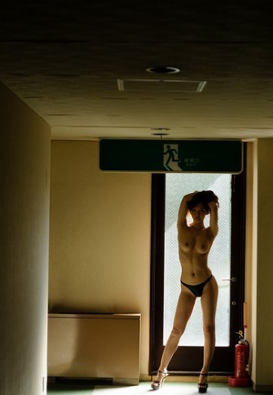 【モデル系ビッチ】スタイル抜群お姉さんの濃厚コスプレセクロス画像www 3