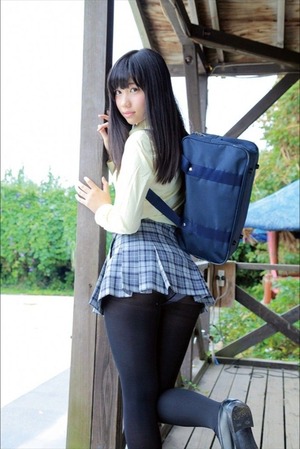 パンツだけ降ろして即ハメしたい！制服ＪＫの誘い受けお尻画像！ 8
