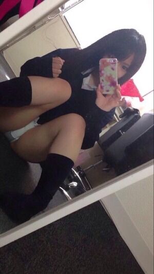 【清楚系ビッチ】初々しい乳房に無毛マ○コ！管理人がグっときた美少女のエロ自撮り！ 2