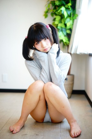 画像：ほっそい二の腕に肩幅がロリ感↑↑のソロアイドルが大きなお友達に受けてるらしい。 7枚
