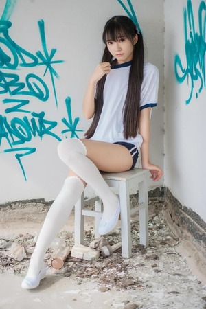 体操服の女の子が見せる生足と青春ボディのエロス！ 13