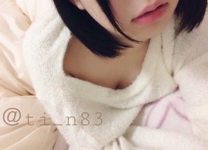 【清楚系ビッチ】ちょうど良いサイズの美乳を晒すセミロングな素人女子画像！ 2