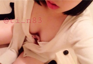 【清楚系ビッチ】ちょうど良いサイズの美乳を晒すセミロングな素人女子画像！ 3