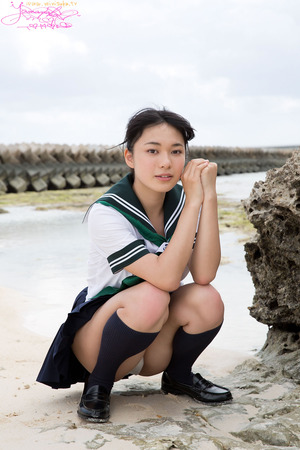 【清楚系ビッチ】思う存分味わいたいwww制服女子のなま足ふとももエロ画像！ 19