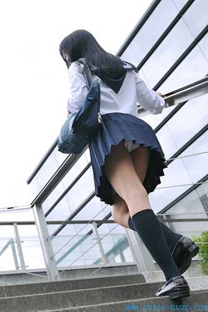 【清楚系ビッチ】お金の力に負けた清楚JK、遠慮のないピストンで中出しされるwww 2