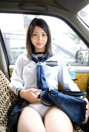 【清楚系ビッチ】黒髪美少女JKを肉便器扱いな生オナホセクロス画像www 9