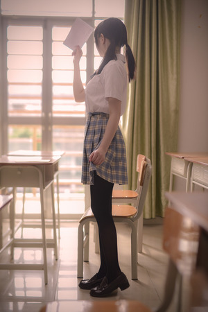 これは良い雰囲気！制服姿にグッとくる美少女画像！