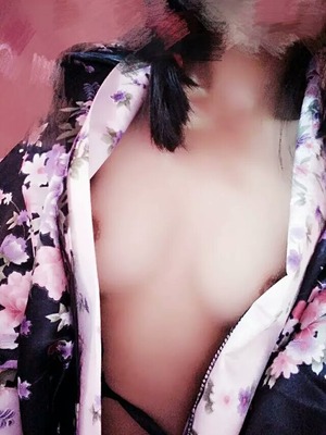 ほっそり女子のマ○コはやはり小さいのねwww素人くぱぁ自撮り！
