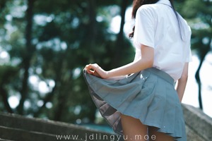 【清楚系】儚げオーラにグっとくるニーソな制服美少女画像！ 6