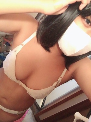 ＳＮＳで惜しげもなくエロ自撮りをＵＰしちゃう女の子ｗｗｗｗ 11