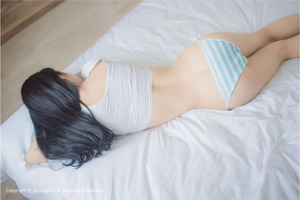 黒髪ロングヘアで縞パン！しかも桃尻！清潔感↑↑なエロス画像！ 10