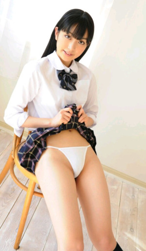 【清楚系ビッチ】子種汁を注ぎ込みたくなる制服JKのエロス画像！ 7