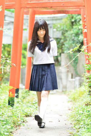 【清楚系】JKの制服エロス!夏の日差しでこそ輝く透明感がある!