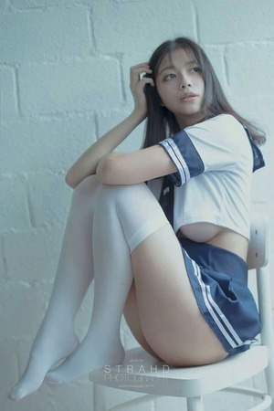 下乳に横乳に！デカパイちゃんのおっぱいエロス画像！ 10