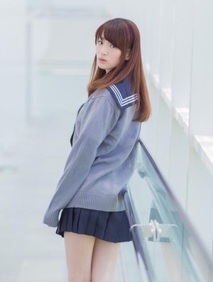 パンツだけ下ろして制服姿のまま犯したくなるJKエロス画像！ 17
