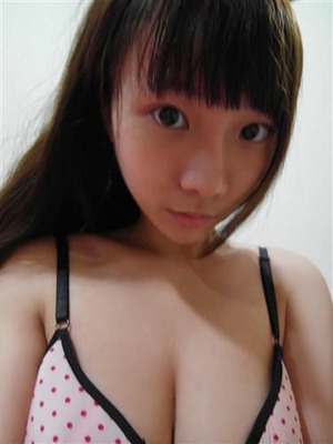 【清楚系ビッチ】ロリ顔で巨乳な美少女がおっぱいアピール自撮りｗｗｗ 10