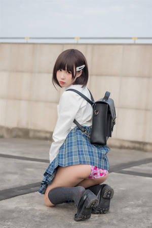 制服女子のパンツと生足ｗ性的なポーズがぐうしこＪＫエロス！ 2
