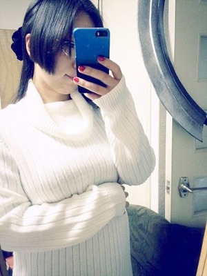 【おっぱいビッチ】巨乳女子のニットでおっぱいの形アピール画像！ 15