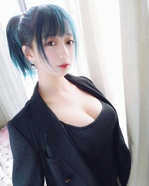 みんな大好き！デカパイ女子のすんごい着衣巨乳画像！ 2