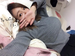 【清楚系ビッチ】おっぱいの柔らかな膨らみw着衣乳画像！ 16