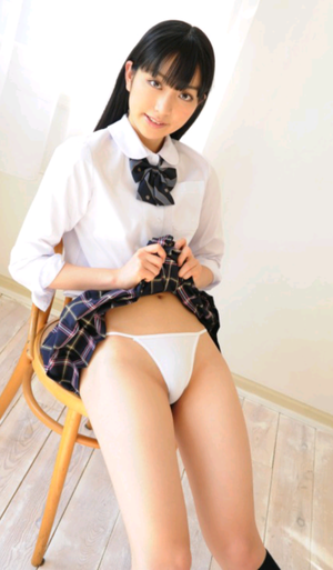 【JKビッチ】完全に狙っている股の開きぐあいwww誘い受けJKのエロス画像！ 15