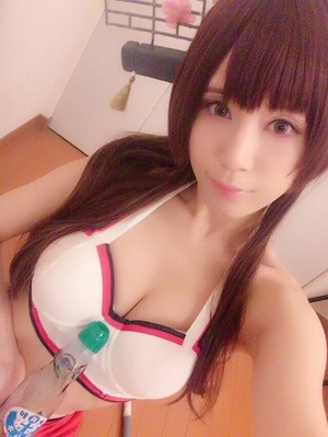 くびれ巨乳な美人さんのコスプレ自撮りが攻撃力高いっすwww 11