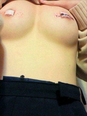  巨乳多め！乳首やマ○コを絆創膏で隠して自撮りUPする素人女子www 11
