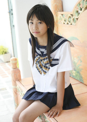 【清楚系ビッチ】お尻に太腿、おへそ。制服が似合う美少女JKのフェチ度↑↑エロスwww 14
