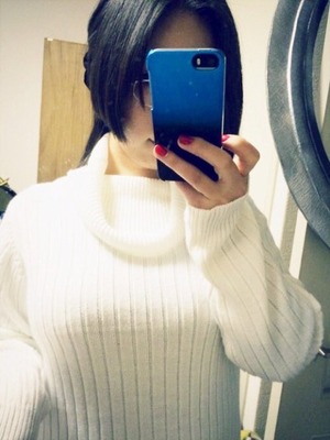 【おっぱいビッチ】巨乳女子のニットでおっぱいの形アピール画像！ 14