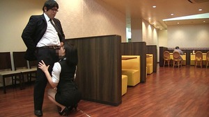 頼まれたら断れない爆乳ウェイトレスが客の性欲処理に大忙しｗｗｗ