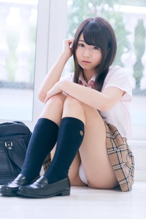 みんな大好き！制服少女のパンチラポーズなエロス画像！ 15