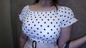 爆乳パイパンなお姉さんビッチが隣の童貞君を筆おろしセクロス！