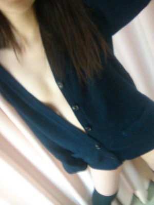 【清楚系ビッチ】ニーソ着用絆創膏ニプレスの自撮り女子がUPした生々しいエロス画像！ 31