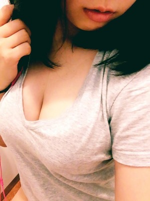 フォロワーが増える快感にハマったJDのおっぱいサービス自撮りwww