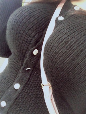  巨乳ちゃんの柔らかそうな胸の膨らみwww着衣巨乳画像！パイスラ有り！ 2