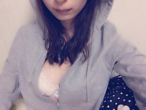 【清楚系ビッチ】すべすべ素肌のスレンダー少女ボディ19歳がUPしたしなやかボディがステキ!