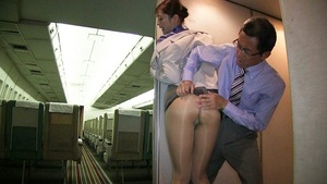 高身長Ｇカップの元ＣＡさんが飛行機内でのフェラチオサービスを再現ｗｗｗ 2