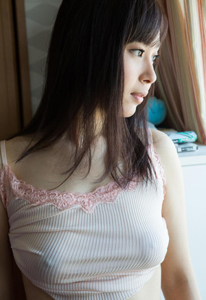 【清楚系ビッチ】おっぱいの柔らかな膨らみw着衣乳画像!