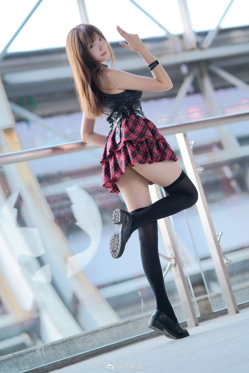 清楚系ビッチ ミニスカニーソで絶対領域な美少女画像 清楚系ビッチのエロ画像 動画ブログ