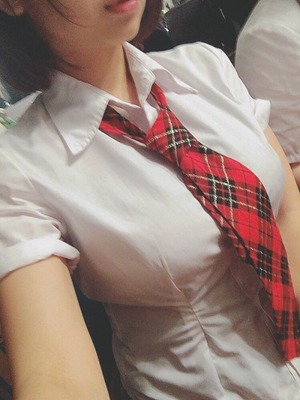  巨乳ちゃんの柔らかそうな胸の膨らみwww着衣巨乳画像！パイスラ有り！ 17