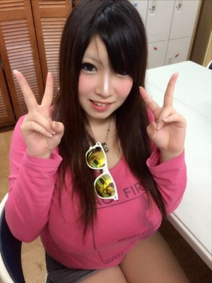 巨乳ちゃんの柔らかそうな胸の膨らみwww着衣巨乳画像！パイスラ有り！ 4