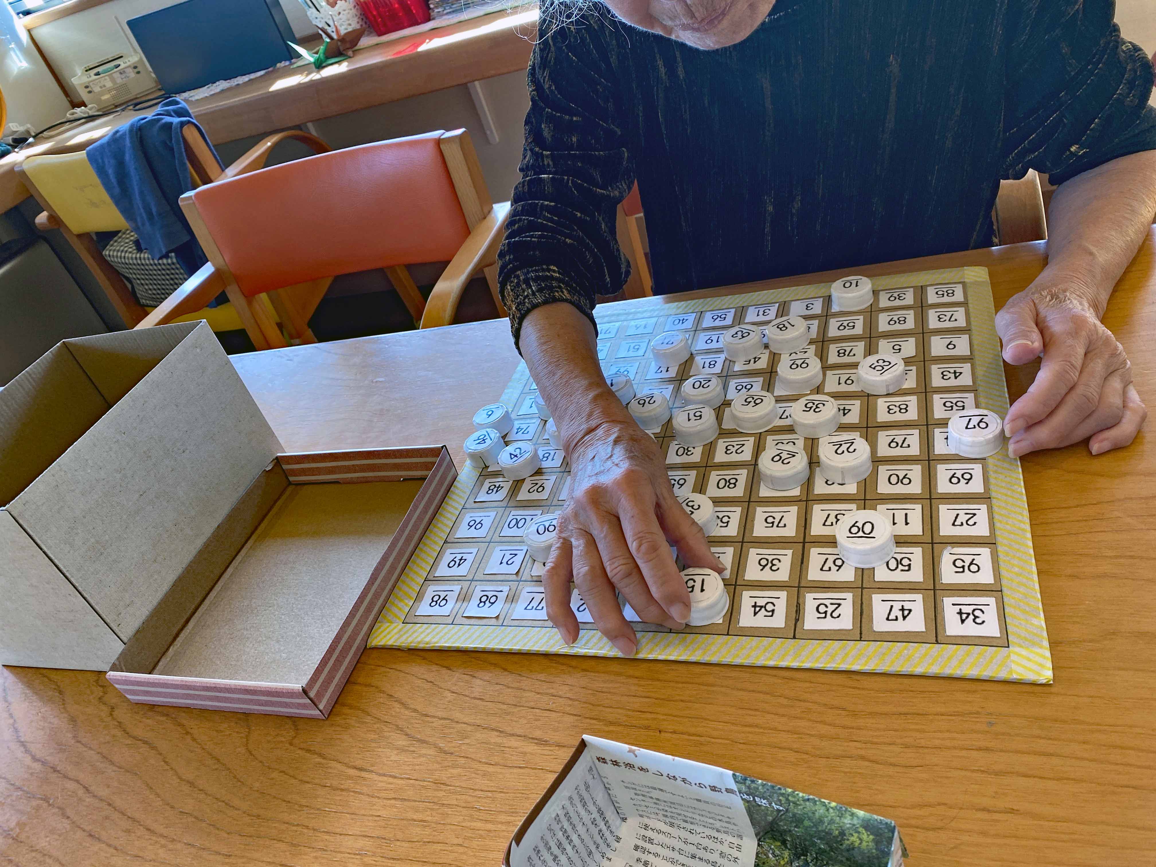 数字合わせゲーム盤 娘さん手づくり 認知症改善ゲーム 舞良戸 まいらど 広島 高齢者の生活ケア