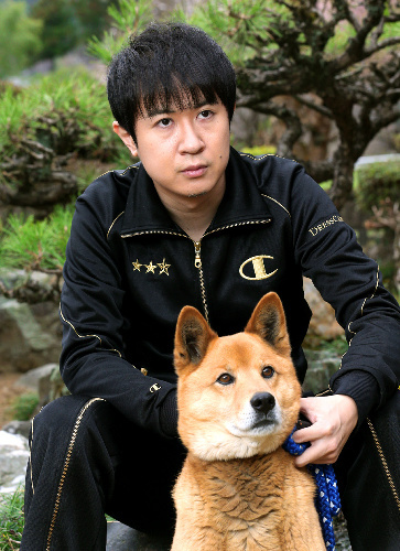 杉田智和 朝日新聞に愛犬 直司 と共に掲載 声優メモ帳