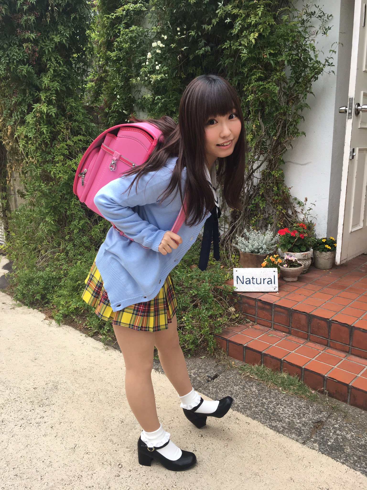 高橋李依 鈴木愛奈 花守ゆみり 5月26日発売のヤングアニマルに女子小学生になりきったグラビアが掲載 声優メモ帳