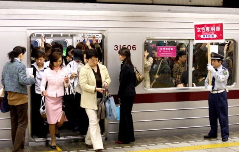 世界の憂鬱 海外・韓国の反応海外「日本はこの程度で謝罪?」日本の電車が25秒早く発車し、鉄道会社が国民に謝罪をする! 海外の反応