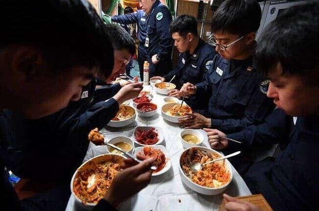 世界の憂鬱 海外・韓国の反応【画像あり】韓国人「刑務所より地獄だ‥」韓国海軍の潜水艦内生活の様子をご覧ください 韓国の反応