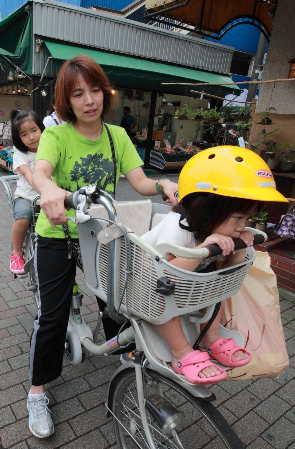 自転車 歩道 子供