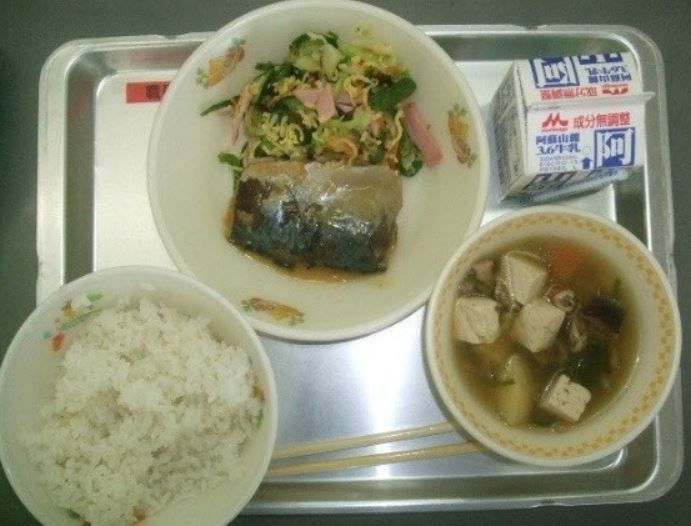【画像あり】韓国人「これが日本の給食？」→「量が少ない」「殆どの料理に魚が出てる」 韓国の反応 世界の憂鬱 海外